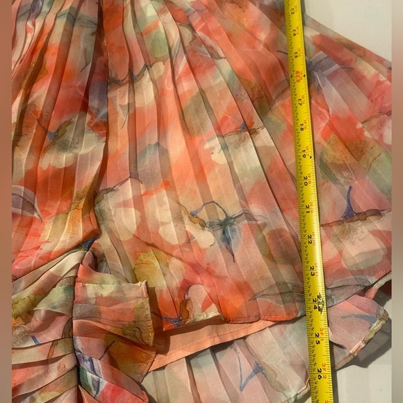 LULU’S Pink Multi Floral Pleated Backless Romper - NWT 
SZ L - Picture 12 of 14